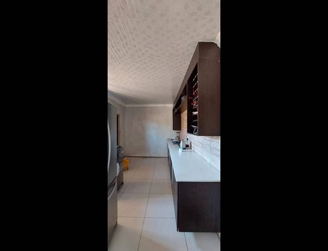 5 BEDROOM HOUSE FOR SALE IN CLARINA